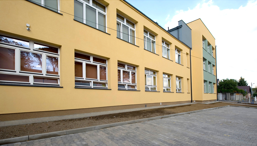 Rozbudowana szkoła podstawowa na Zalesiu, fot. Bogdan Szczupaj